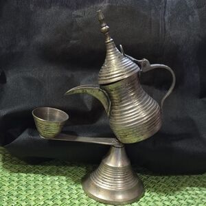 Elegant Silver Coffee Pot Set. 8" Tall X 6" Wide